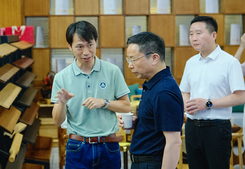 湖南省林業(yè)局黨組書記、局長(zhǎng)吳劍波一行了解竹產(chǎn)品相關(guān)情況 湖南省林業(yè)局黨組書記、局長(zhǎng)吳劍波一行了解竹產(chǎn)品相關(guān)情況